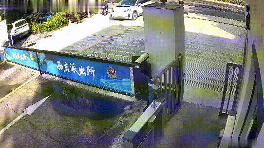 “师傅别让他下车！”网约车司机接到电话后立刻掉头……