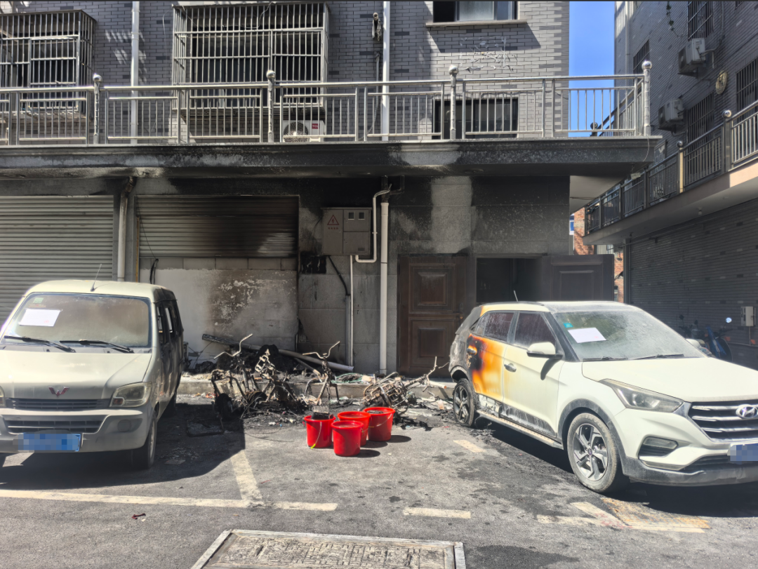 警惕“飞线充电” 三辆电动车深夜相继爆燃